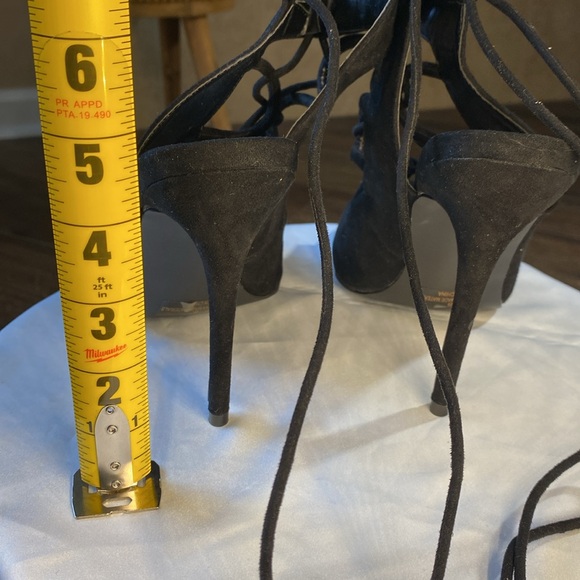 Black heels - Picture 8 of 8